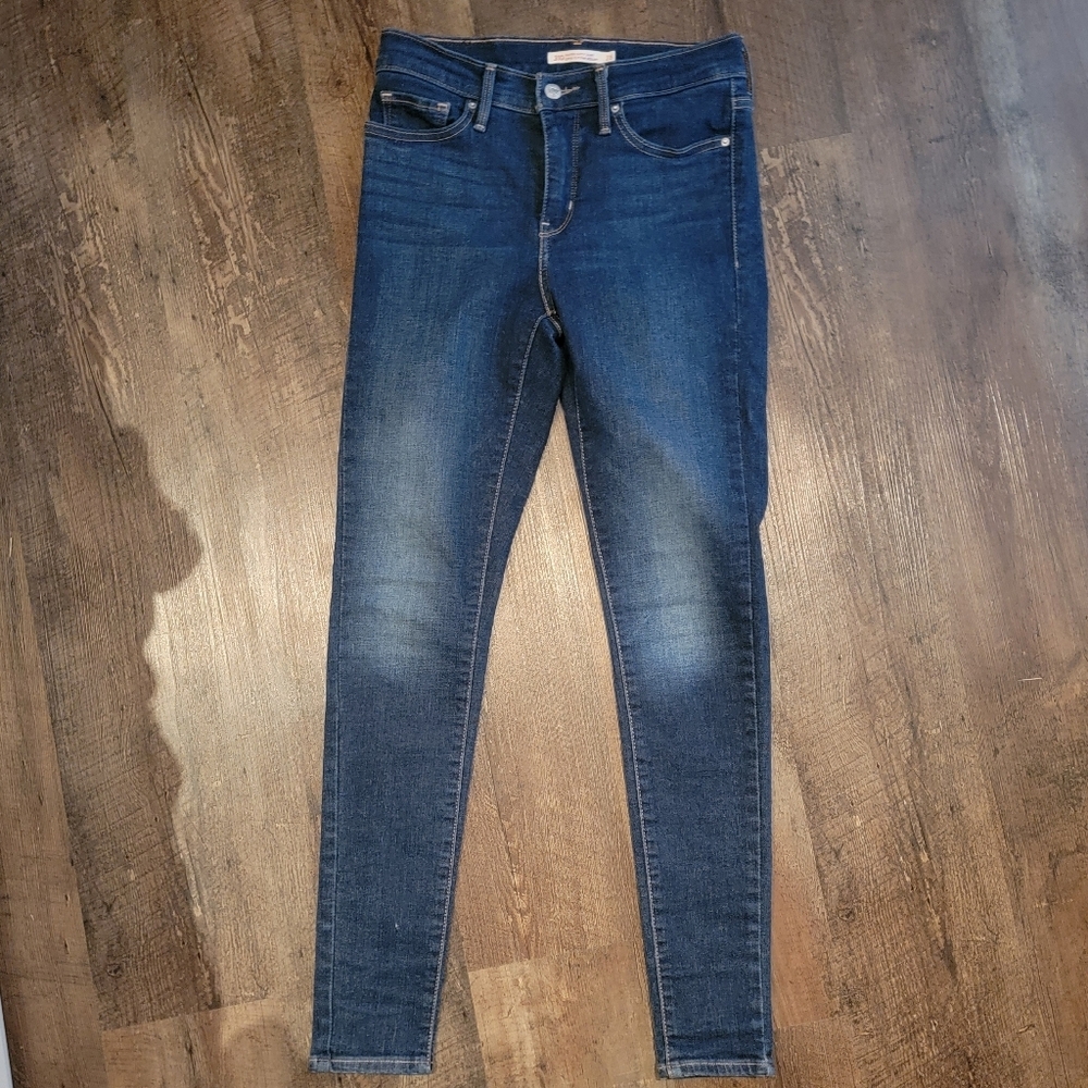 Levi's "Shaping Super Skinny" Jeans